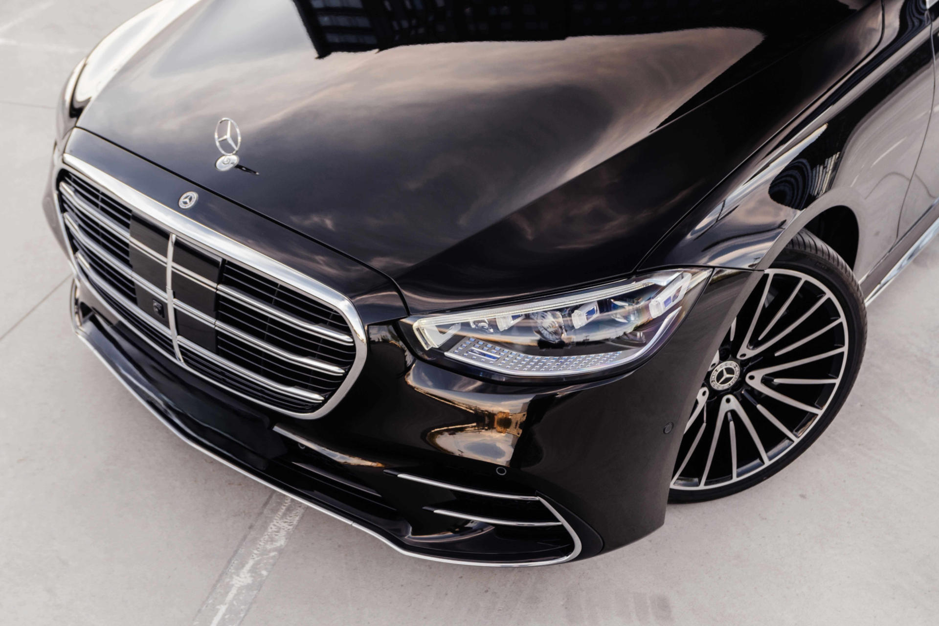 Executive chauffeur fleet vehicles used by Noble Corporate Travel in London